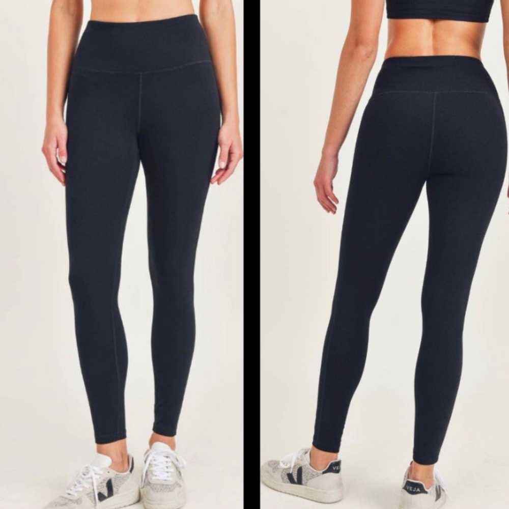Mono B - High Performance Leggings in Black